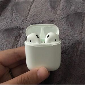 AirPods